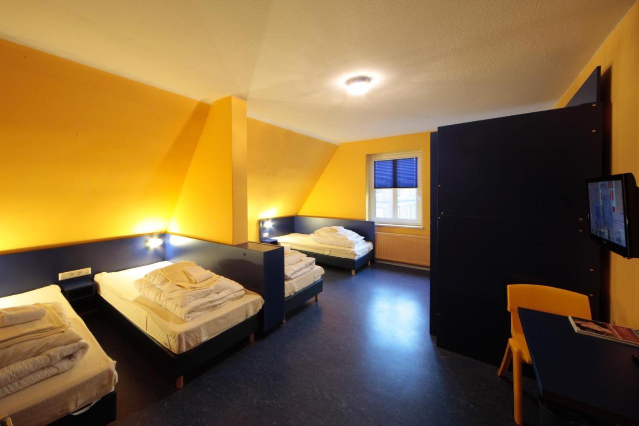 Bed'Nbudget Expo-Hostel Dorms Хановер Екстериор снимка