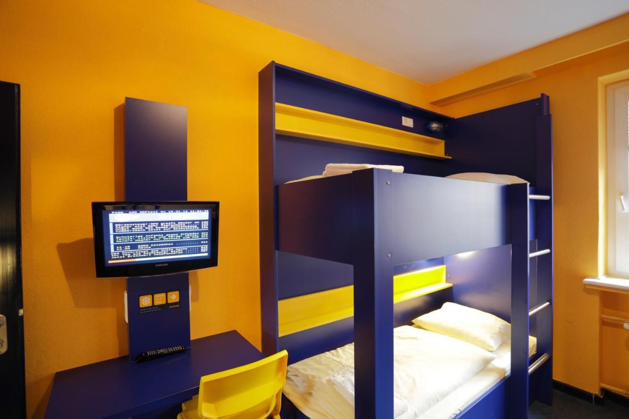 Bed'Nbudget Expo-Hostel Dorms Хановер Екстериор снимка