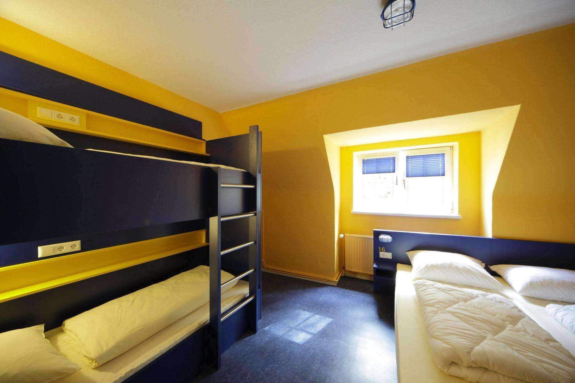 Bed'Nbudget Expo-Hostel Dorms Хановер Екстериор снимка