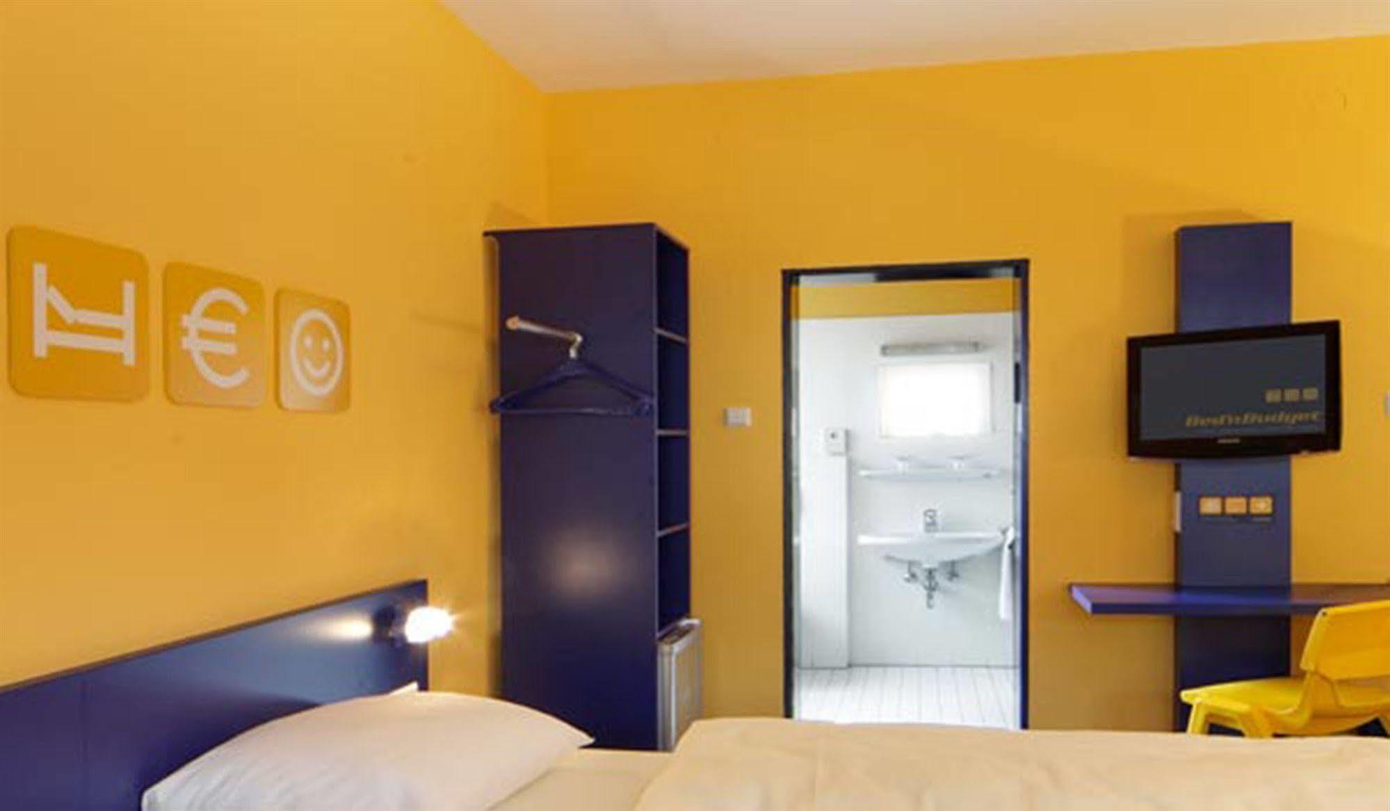 Bed'Nbudget Expo-Hostel Dorms Хановер Екстериор снимка